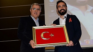 Dr. Özgür Bolat, KSÜ'de"Mutluluk ve Başarının Psikolojisi" Konulu Konferans Verdi