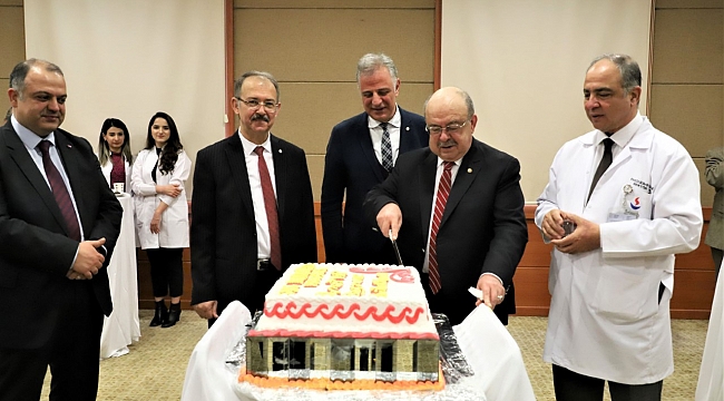 SANKO ÜNİVERSİTESİ HASTANESİ'NDE "ANTEP HARBİNDE SAĞLIK HİZMETLERİ" KONULU FOTOĞRAF SERGİSİ AÇILDI