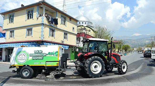 DULKADİROĞLU'NDA CADDE VE SOKAKLARA ÖZEL DEZENFEKTE