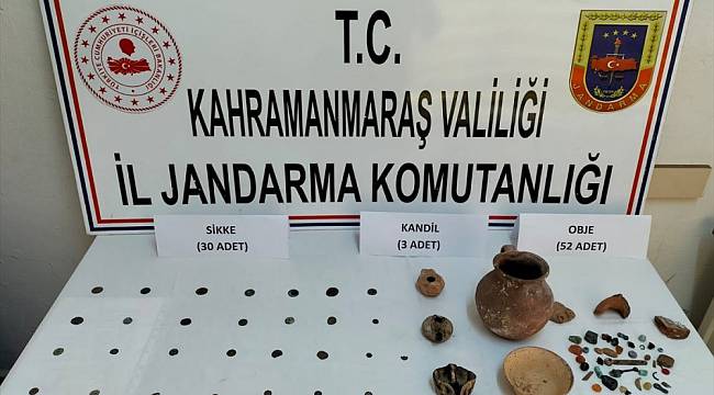 ARAÇTA YAPILAN ARAMADA TARİHİ ESER OLDUĞU DÜŞÜNÜLEN 85 PARÇA ELE GEÇİRİLDİ