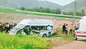 Kahramanmaraş'ta öğrenci servisi ile motosiklet çarpıştı! 5 yaralı