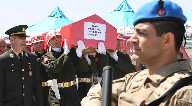 Şehidimiz Fırat  Canlı'nın Naaşı Toprağa Verildi