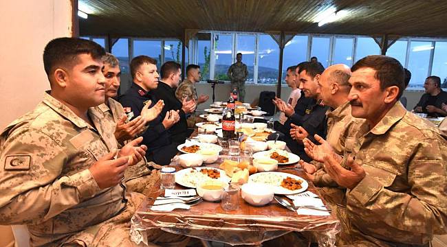 Vali Coşkun Mehmetçik ile iftar yaptı