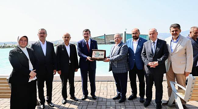 Başkan Mahçiçek'ten Cumhurbaşkanı Yardımcısı Yılmaz'a EXPO 2023 sunumu.