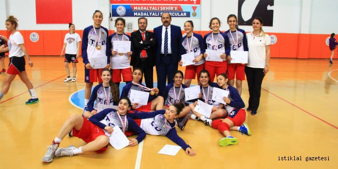 BASKETBOL'DA FİNALİSTLER BELLİ OLDU