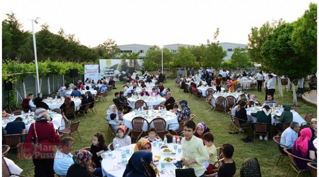 Büyükşehir Belediyesi, 300 Yetim İçin İftar Programı Düzenledi .