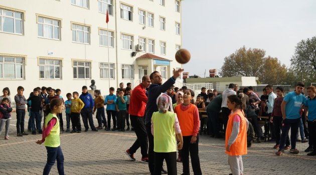 BÜYÜKŞEHİR'DEN SPOR SOKAKTA UYGULAMASI