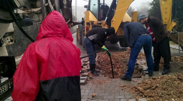 BÜYÜKŞEHİR İTFAİYESİ SU BASKINLARINA HIZLI MÜDAHALE