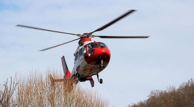 Dağda mahsur kalan öğretmen ambulans helikopter ile kurtarıldı.