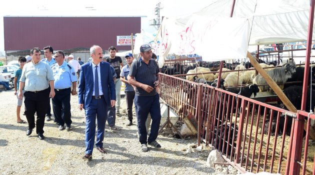 DULKADİROĞLU KURBAN SATIŞ NOKTASINA İLGİ YOĞUN