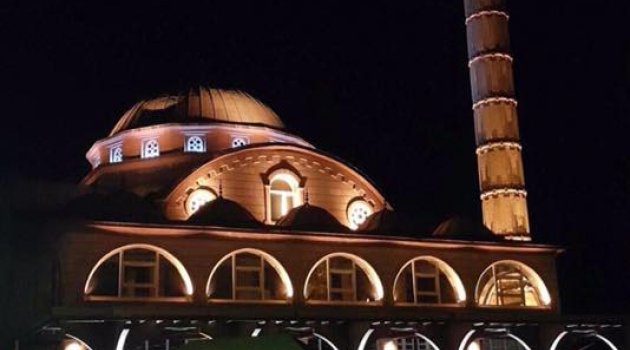 DULKADİROĞLU'NDAN ŞEYH ADİL CAMİ'NE ÖZEL AYDINLATMA...