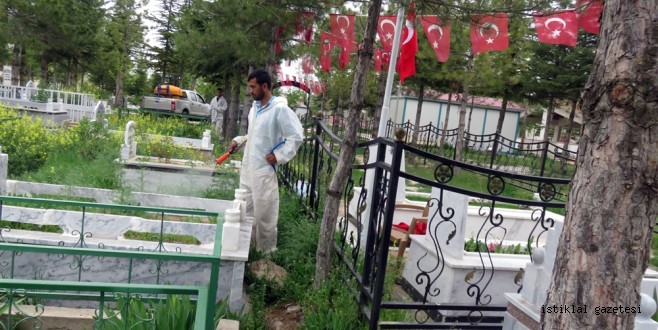 ELBİSTAN'DA MEZARLIKLAR İLAÇLANDI