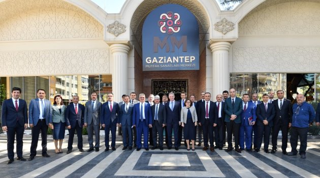 Gaziantep valisi Gül, "Bölgemizi ulusal ve uluslararası boyutta tanıtmak için birlikte hareket etmeliyiz" dedi.