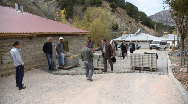 GÖKSUN BELEDİYESİ KİLİT PARKE YOL YAPIMINA DEVAM EDİYOR