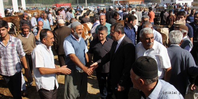 GÖKSUN HAYVAN BORSASINDA KURBAN HAREKETLİLİĞİ YAŞANIYOR