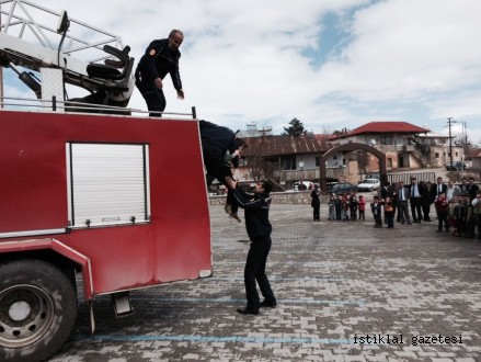 İTFAİYE'DEN GÖKSUN'DAKİ OKULLARDA EĞİTİM VE TATBİKAT