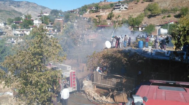 İTFAİYEDEN, AVŞARLI MAHALLESİ'NDEKİ YANGINA BAŞARILI MÜDAHALE