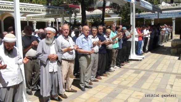 KAHRAMANMARAŞ TA AK PARTİ ESKİ GENÇLİK KOLLARI KOLLARI BAŞKANI YUNUS KOCA İÇİN CENAZE NAMAZI KILINDI