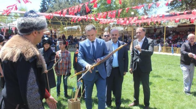  Kahramanmaraş Ülkü Ocakları'ndan Güreş Festivali ve Geleneksel Spor Gösterileri