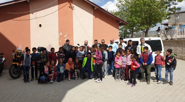 Kahramanmaraş'ta motosiklet grubundan öğrencilere sürpriz.