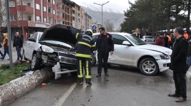 Kahramanmaraş'ta otomobil ile jip çarpıştı: 1 yaralı