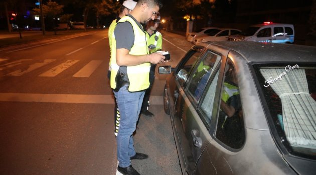 Kahramanmaraş'ta trafikte sivil ekipler de denetim yapıyor.