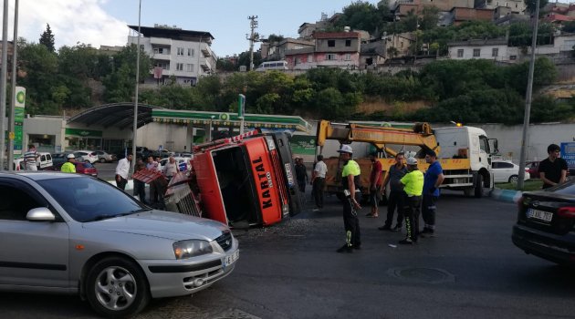 KAHRAMANMARAŞ'TA VİNÇ DEVRİLDİ