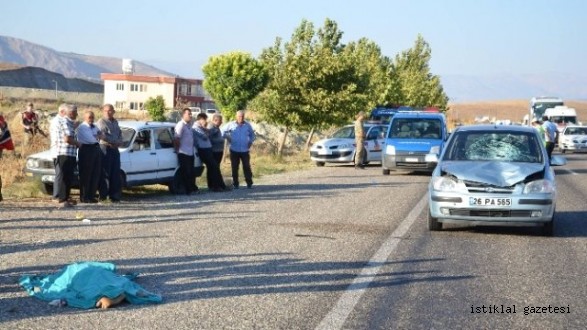 OKUL HARÇLIĞINI ÇIKARMAK İÇİN SALATALIK SATAN ÇOCUĞA OTOMOBİL ÇARPTI