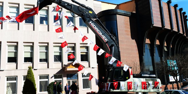 ONİKİŞUBAT'A YENİ EKSKAVATÖR