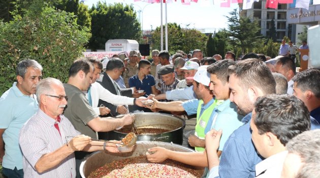 PAZARCIK BELEDİYESİ TARAFINDAN DÜZENLENEN AŞURE ETKİNLİĞİ VATANDAŞLAR TARAFINDAN YOĞUN İLGİ GÖRDÜ