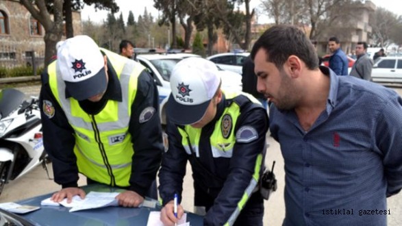 Polis Denetimler Sırasında Renkli Filmi Yapanlara Büyük Ceza