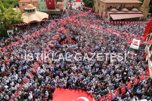 ŞEHİT BAŞKOMİSER MEHMET PARLAK CENAZE TÖRENİNDE EŞİNİN BAŞBAKANA TEPKİSİ