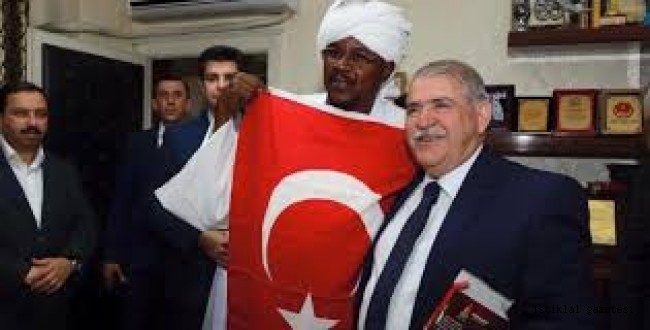 Sudan Heyeti'nden Türk Bayrağına Saygı! Hepimizin Bayrağı