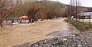 Elbistan'da Söğütlü Çayı Taştı,Ekipler Olası Sel ve Taşkın İçin Tetikte Bekledi