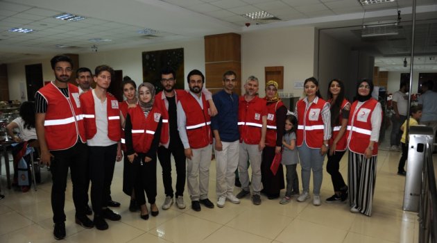 TÜRK KIZILAY'I ÜNİVERSİTELİLERİ İFTARDA BULUŞTURDU