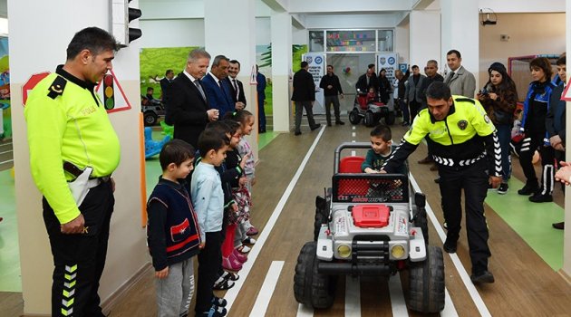 Vali Gül, "Çocuklarımız uygulamalı derslerle trafik eğitimi alıyor"