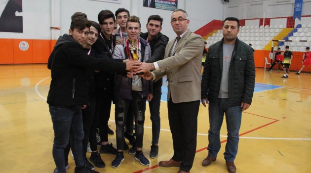 VOLEYBOL GENÇLER İL BİRİNCİLİĞİ TURNUVASI TAMAMLANDI